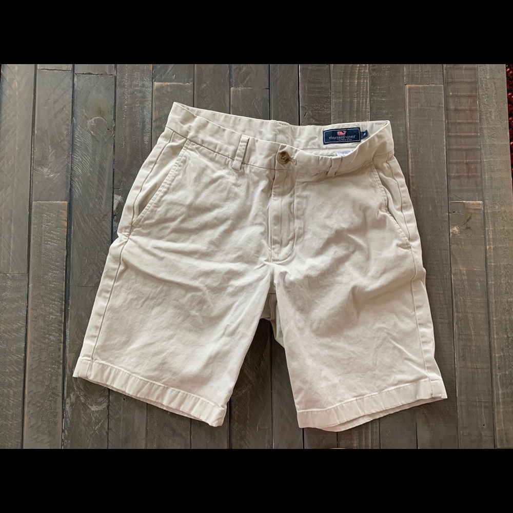 Vineyard Vines | Khaki Shorts Size 28